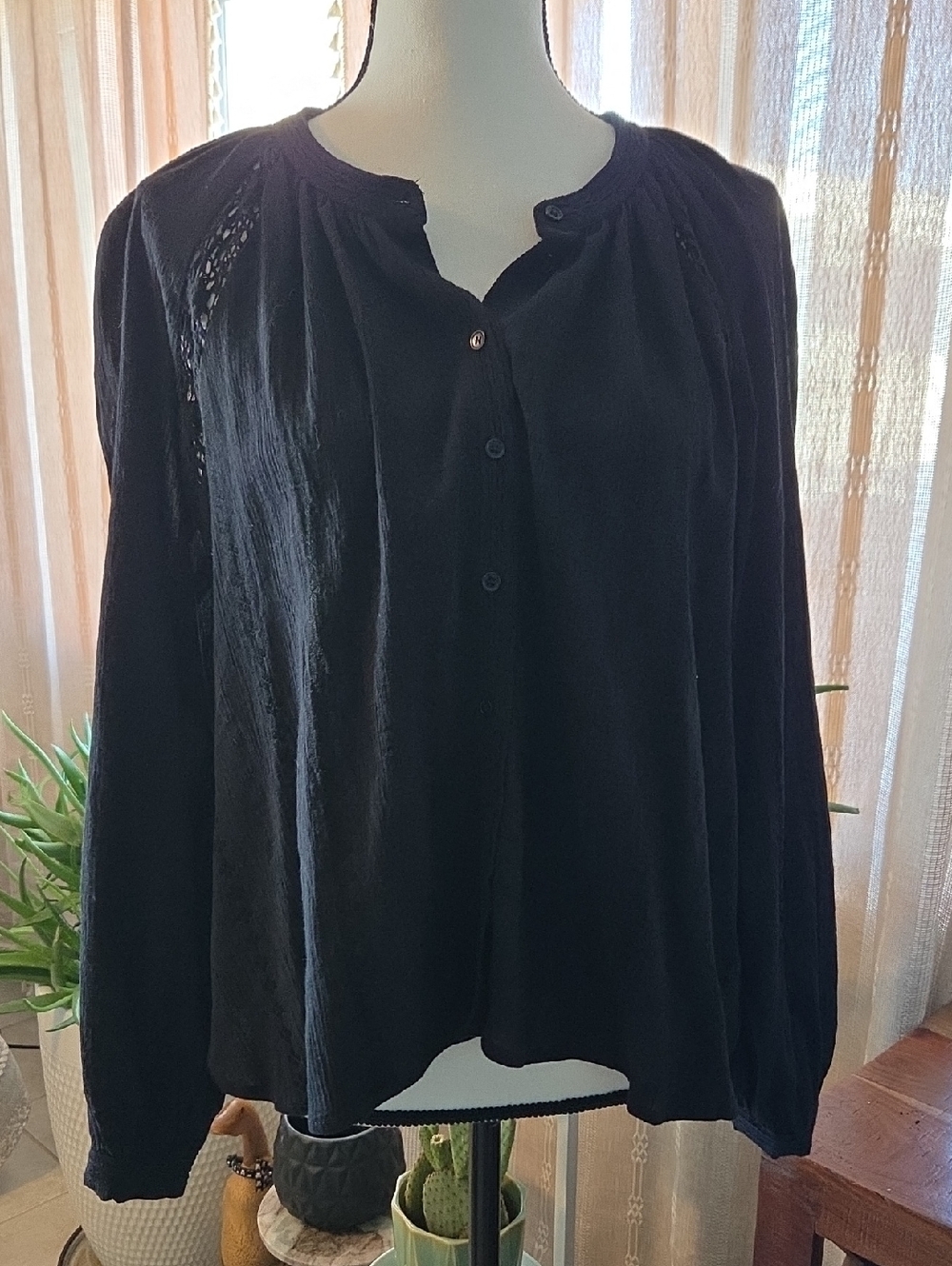Black Women's Button-Front Long Sleeve Top